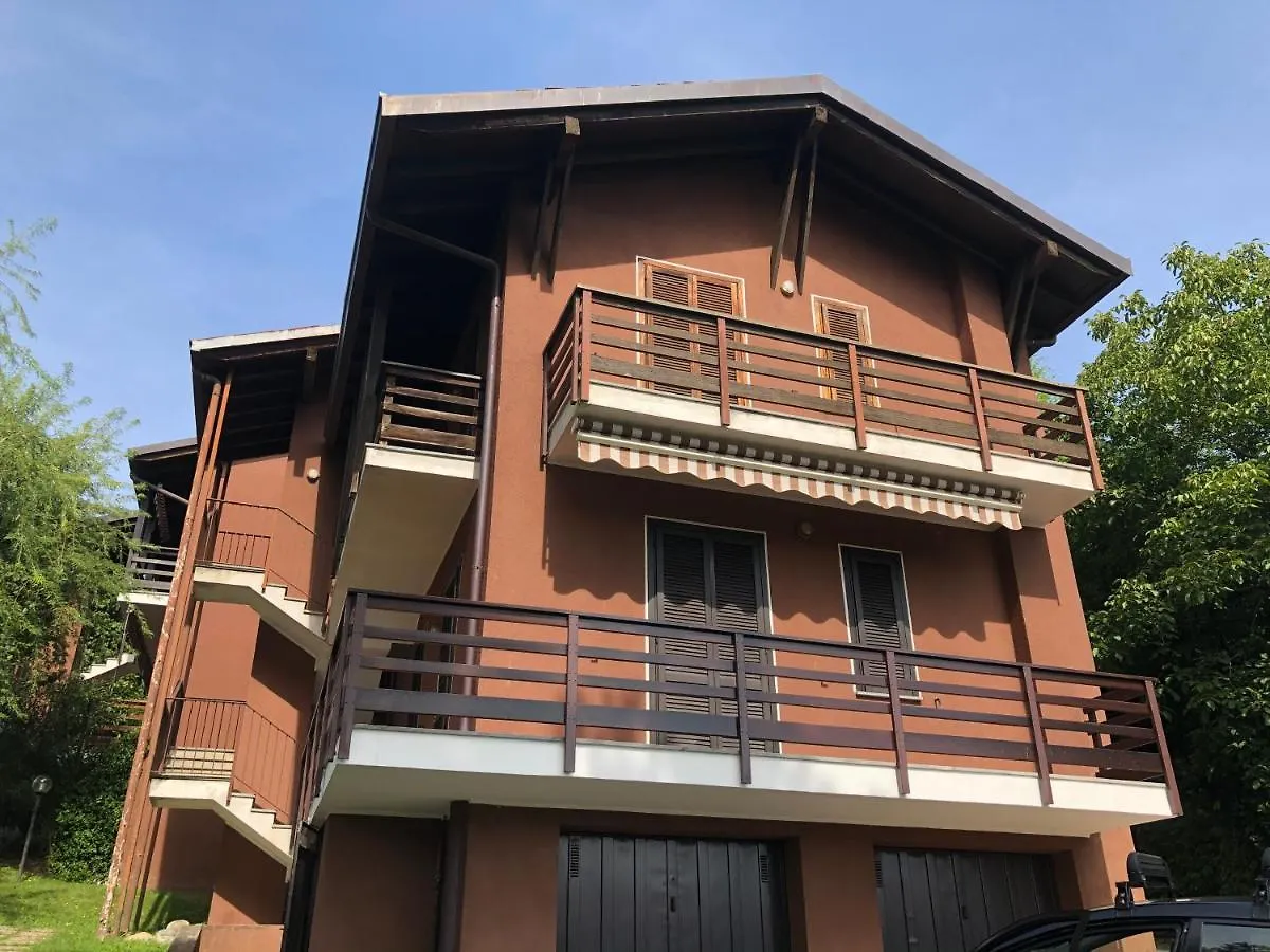 Green Apartment Albavilla 0*,